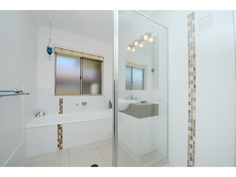 9 Sapphire Court, Beerwah QLD 4519