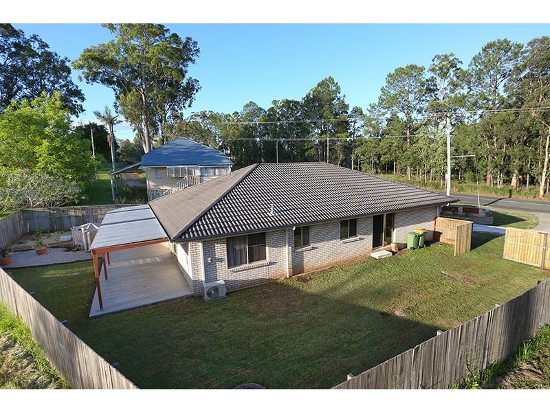 25 Railway Pde, Glass House Mountains QLD 4518