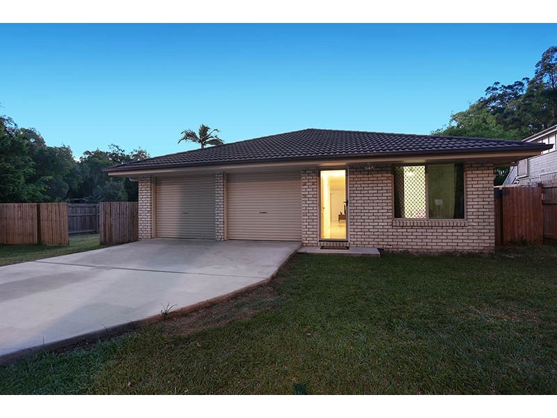 25 Railway Pde, Glass House Mountains QLD 4518