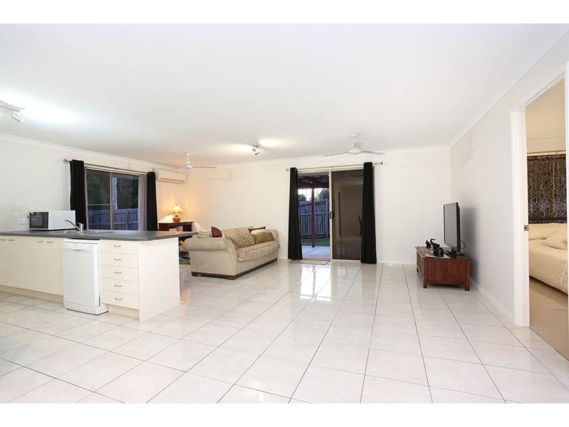 25 Railway Pde, Glass House Mountains QLD 4518
