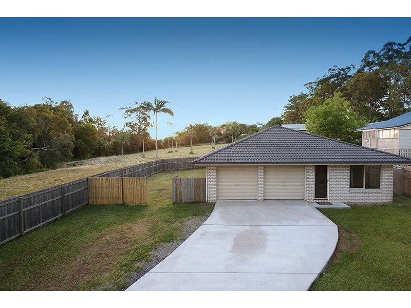 25 Railway Pde, Glass House Mountains QLD 4518