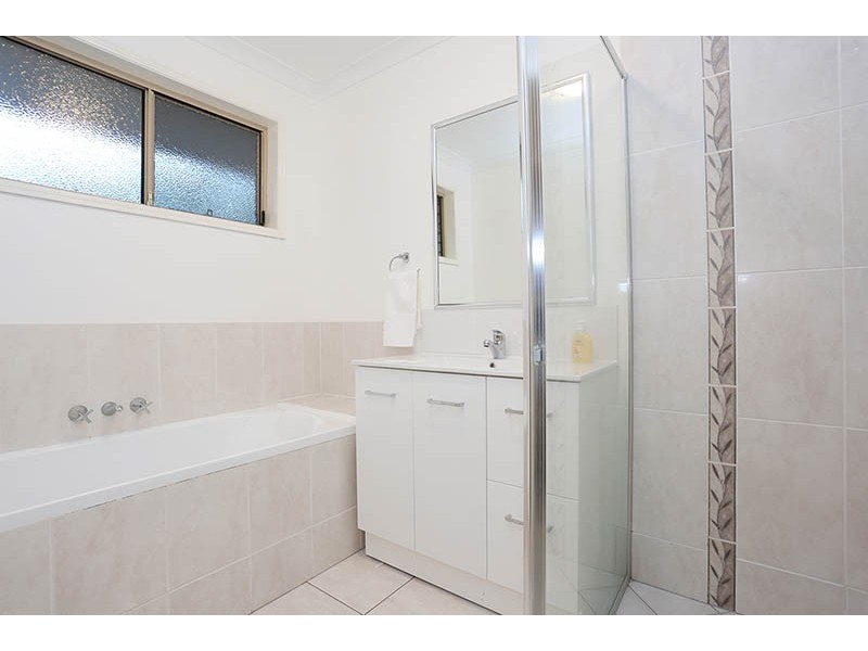 25 Railway Pde, Glass House Mountains QLD 4518