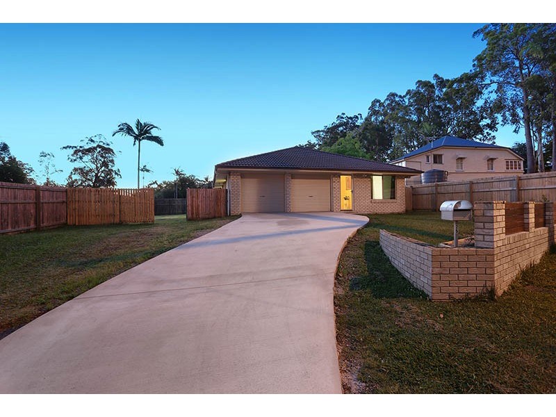 25 Railway Pde, Glass House Mountains QLD 4518