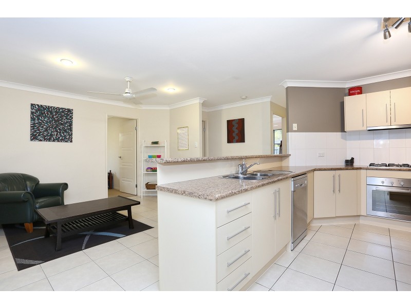 2 Sapphire Court, Beerwah QLD 4519