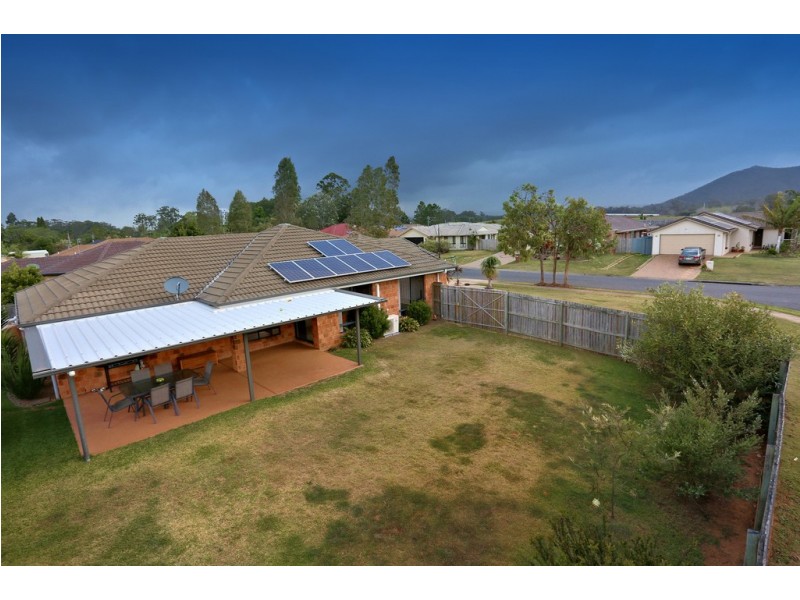 2 Sapphire Court, Beerwah QLD 4519