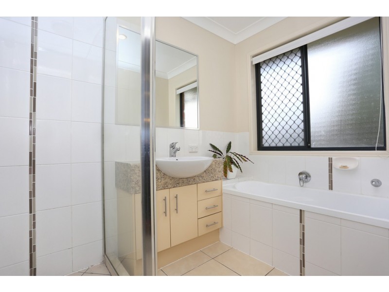 2 Sapphire Court, Beerwah QLD 4519