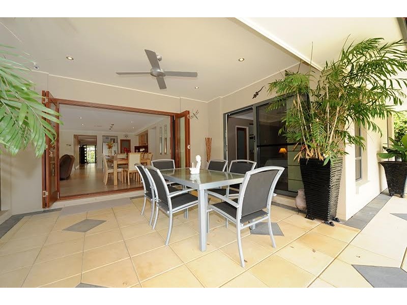 4 Peakview Place, Glass House Mountains QLD 4518