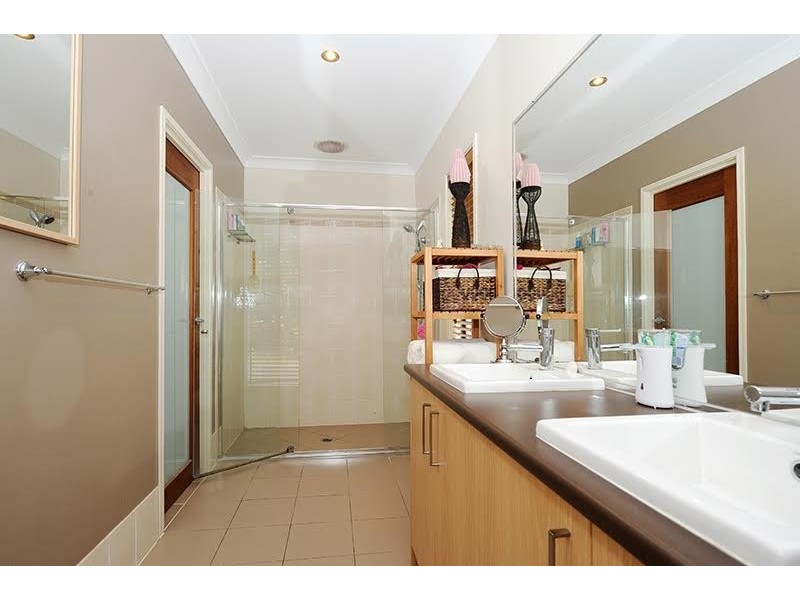 4 Peakview Place, Glass House Mountains QLD 4518