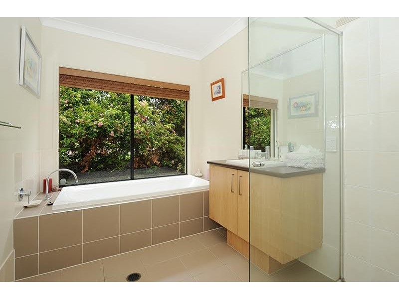 4 Peakview Place, Glass House Mountains QLD 4518