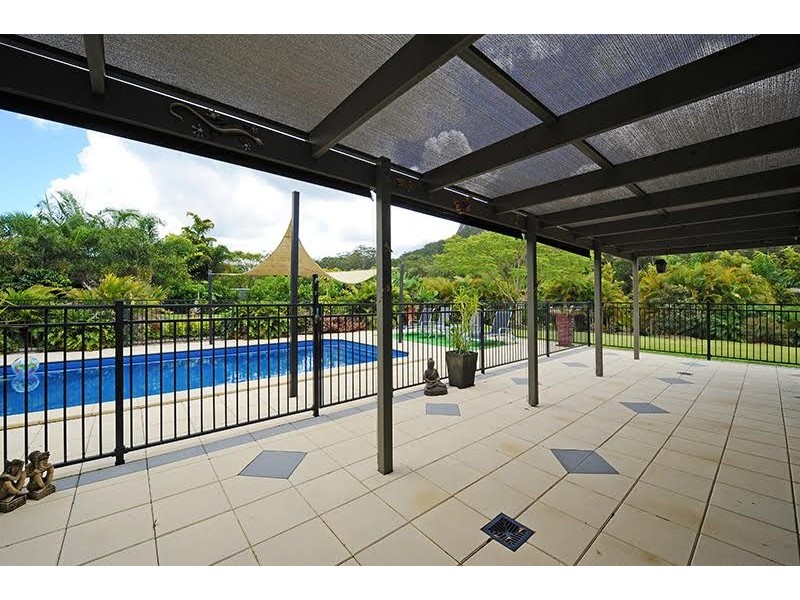 4 Peakview Place, Glass House Mountains QLD 4518
