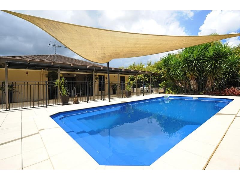 4 Peakview Place, Glass House Mountains QLD 4518