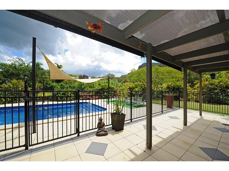4 Peakview Place, Glass House Mountains QLD 4518