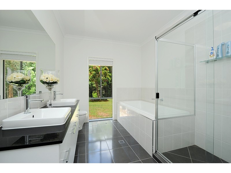 239 Lindeman Road, Beerwah QLD 4519