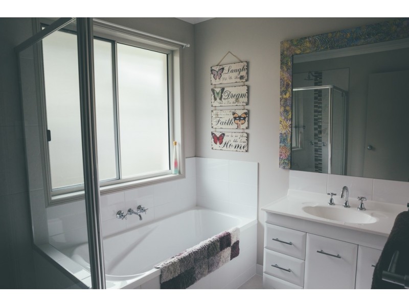 20 Red Ash Court, Beerwah QLD 4519