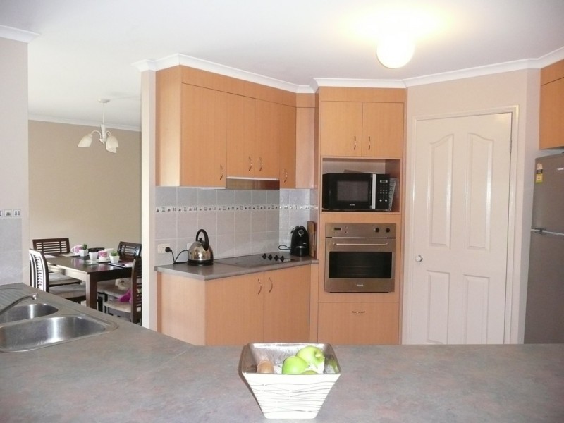 14 Macamia Grove, Glass House Mountains QLD 4518