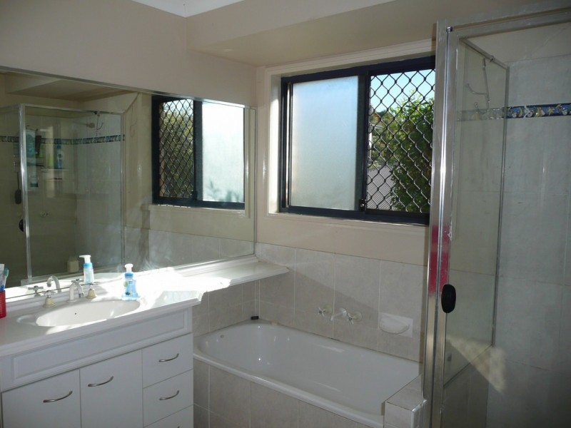 14 Macamia Grove, Glass House Mountains QLD 4518