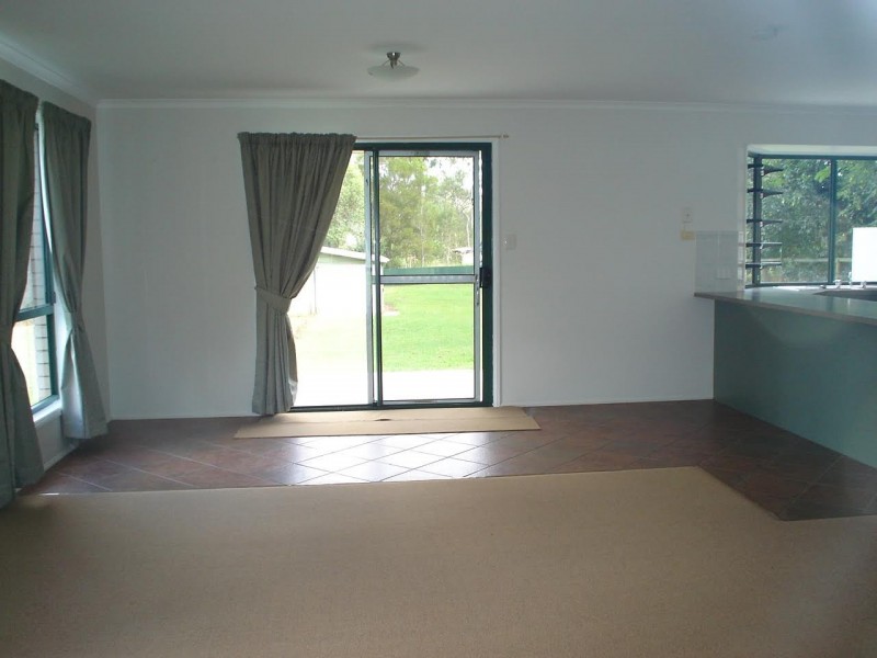 12 Allan Avenue, Glass House Mountains QLD 4518