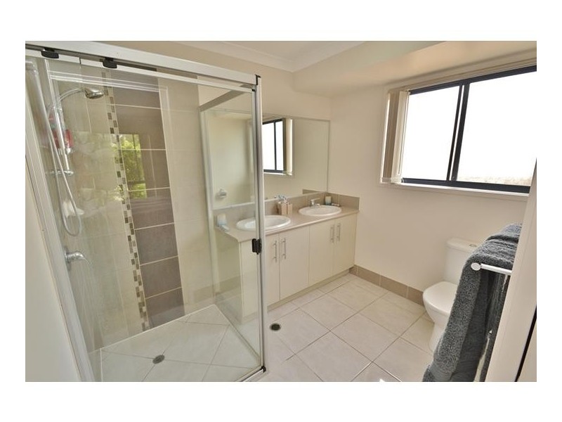 8 Silver Rock Court, Glass House Mountains QLD 4518