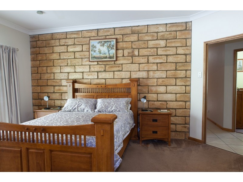 2010 Old Gympie Rd, Glass House Mountains QLD 4518