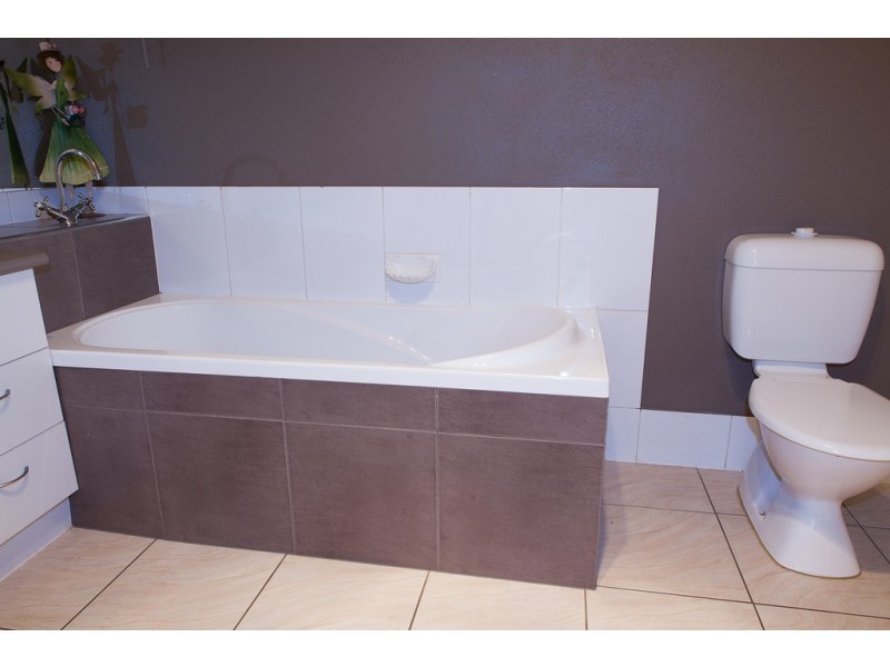 2010 Old Gympie Rd, Glass House Mountains QLD 4518