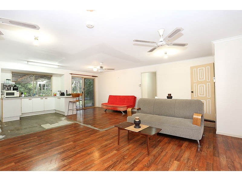 24 Strawberry Road, Beerwah QLD 4519