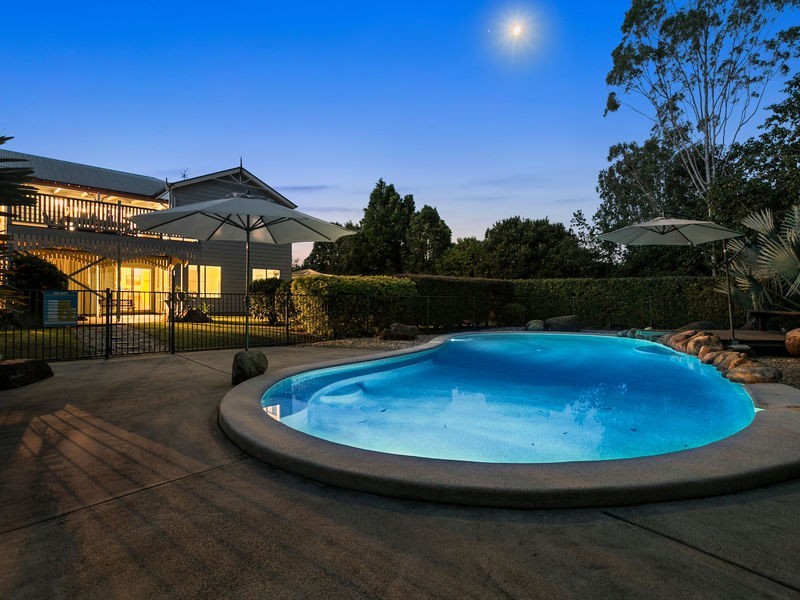 18 Ridgemount Place, Glass House Mountains QLD 4518