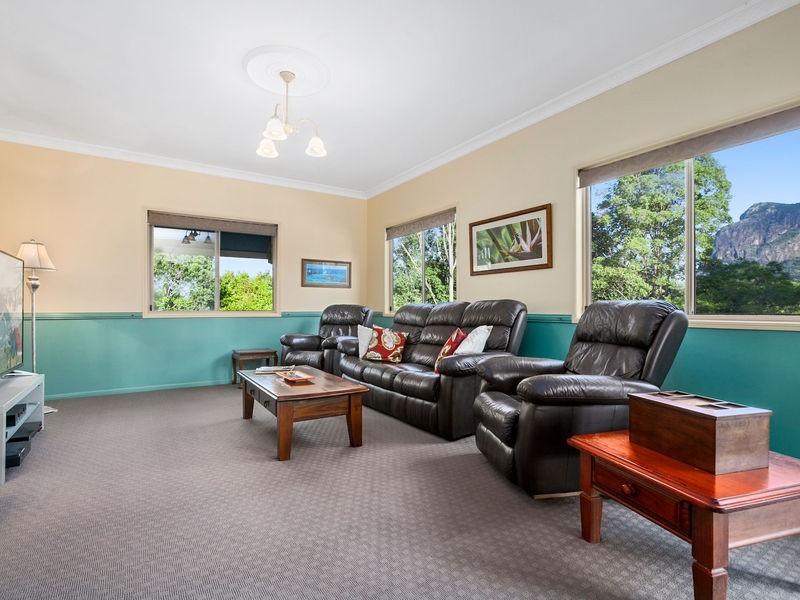 18 Ridgemount Place, Glass House Mountains QLD 4518