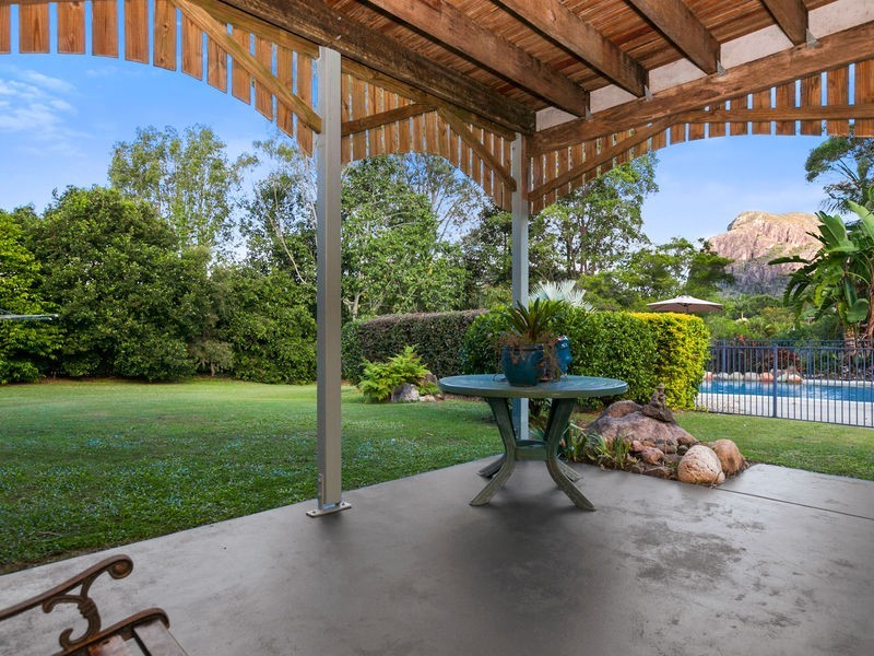 18 Ridgemount Place, Glass House Mountains QLD 4518