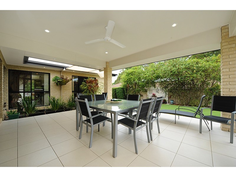 3 Gloria Close, Glass House Mountains QLD 4518