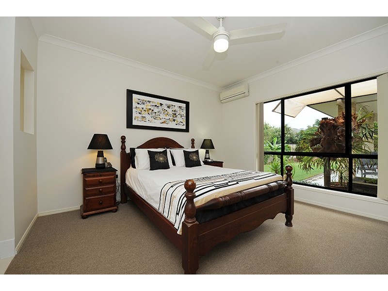 3 Gloria Close, Glass House Mountains QLD 4518