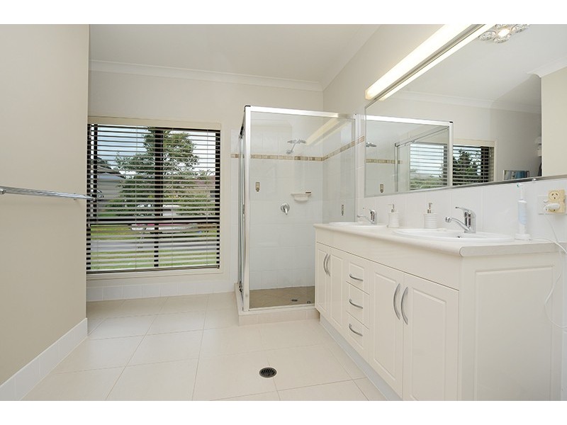3 Gloria Close, Glass House Mountains QLD 4518