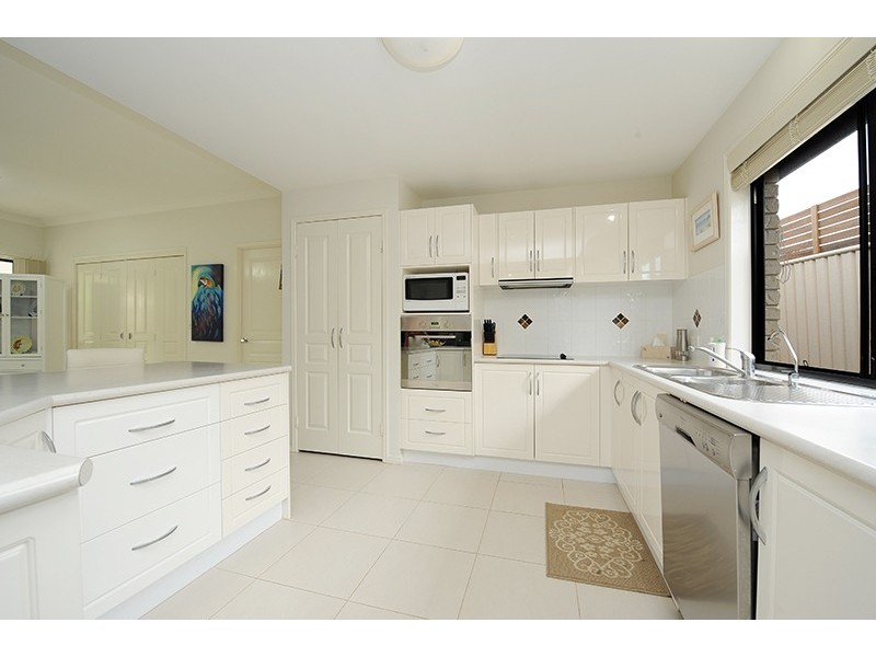 3 Gloria Close, Glass House Mountains QLD 4518