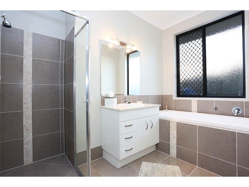 45 Endeavour Bark Drive, Glass House Mountains QLD 4518