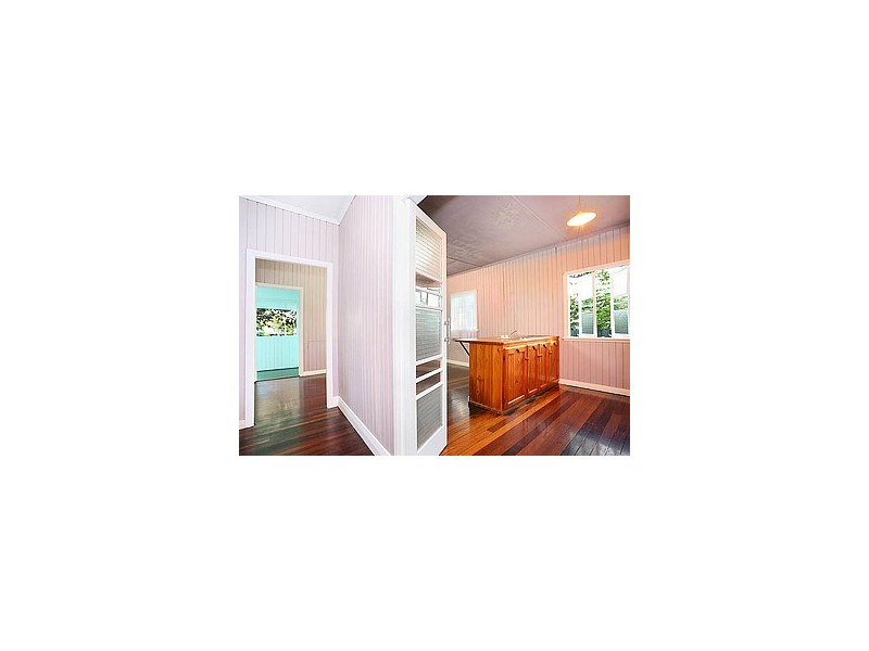 65 Beerwah Pde, Beerwah QLD 4519