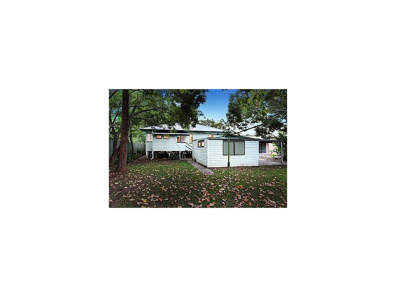 65 Beerwah Pde, Beerwah QLD 4519
