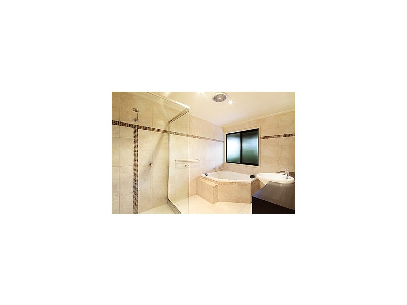 10 Raintree Close, Diamond Valley QLD 4553