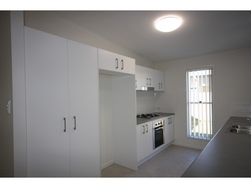 4 Palmerston Crescent, Beerwah QLD 4519