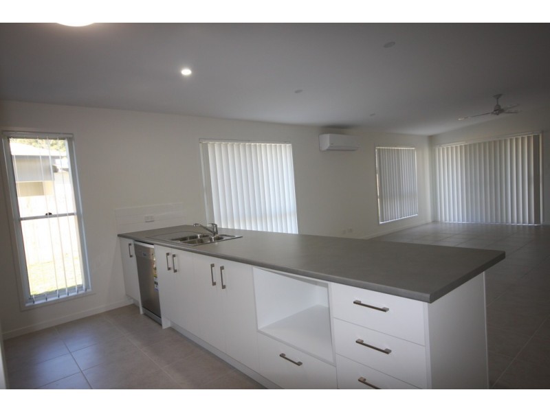 4 Palmerston Crescent, Beerwah QLD 4519