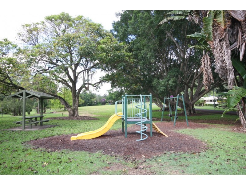4 Palmerston Crescent, Beerwah QLD 4519