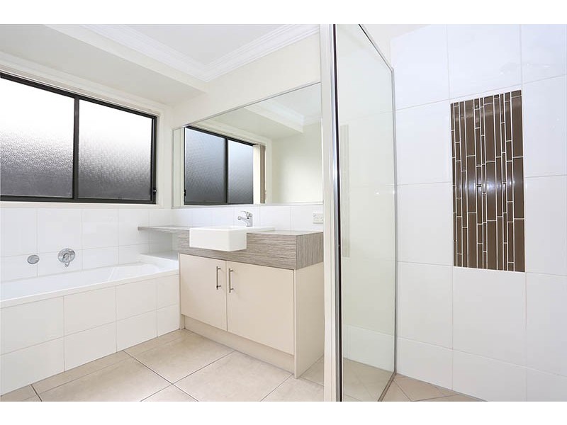 8 Earl Court, Landsborough QLD 4550