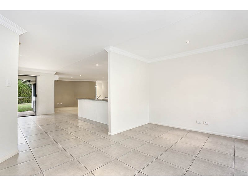 8 Earl Court, Landsborough QLD 4550