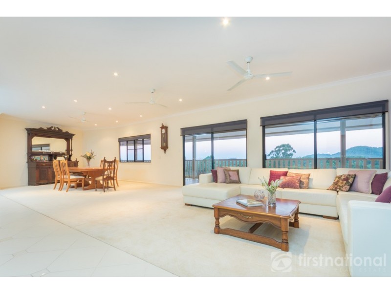 7 Knowles Place, Glass House Mountains QLD 4518