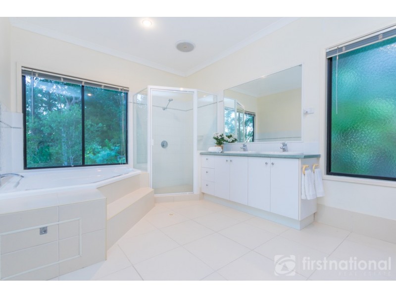 7 Knowles Place, Glass House Mountains QLD 4518