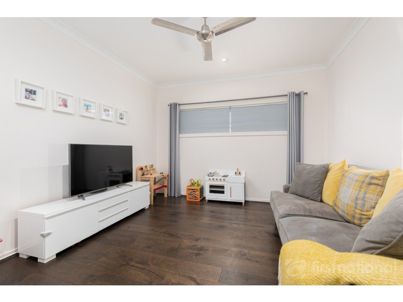 62 Clark Ave, Glass House Mountains QLD 4518