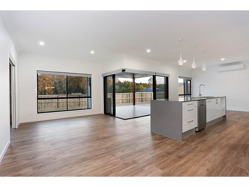 22 Pinnacles Drive, Glass House Mountains QLD 4518