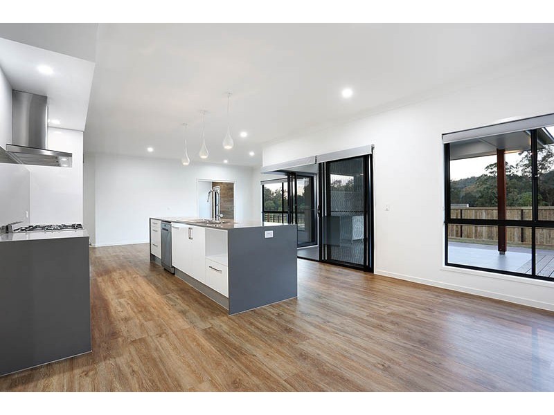 22 Pinnacles Drive, Glass House Mountains QLD 4518