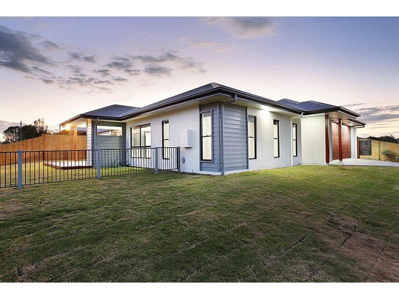22 Pinnacles Drive, Glass House Mountains QLD 4518