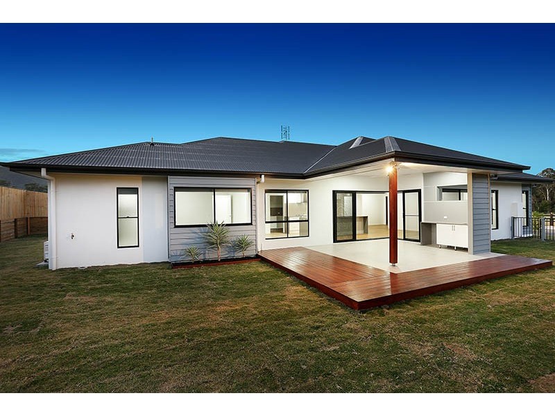 22 Pinnacles Drive, Glass House Mountains QLD 4518