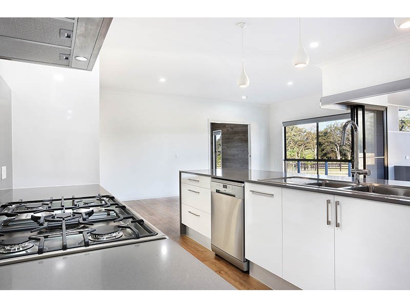 22 Pinnacles Drive, Glass House Mountains QLD 4518