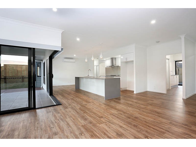 22 Pinnacles Drive, Glass House Mountains QLD 4518